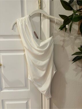 One-Shoulder Ribbed Drape Bodysuit - White